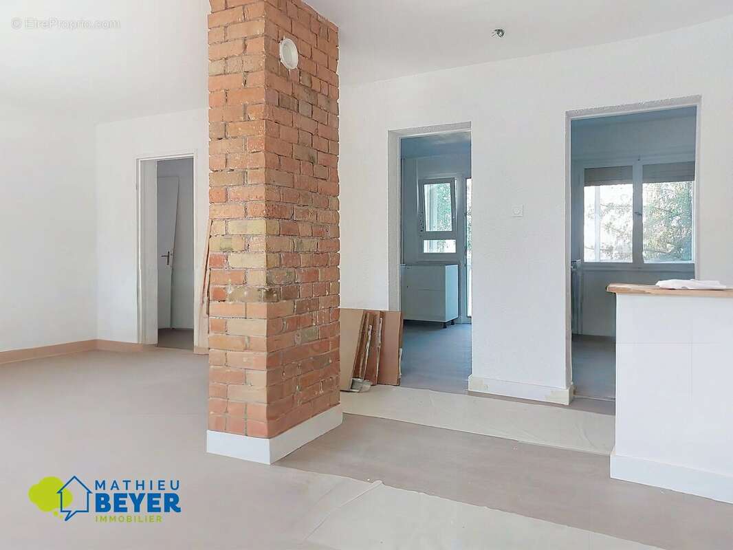 Schiltigheim T4 avec 2 garages et cave ! - photo 2