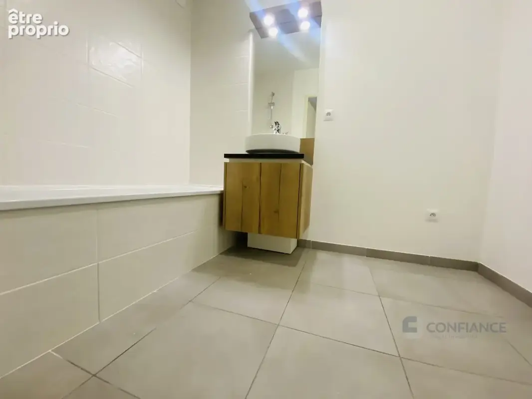 Appartement 59 m² à Saint-Priest  - photo 6