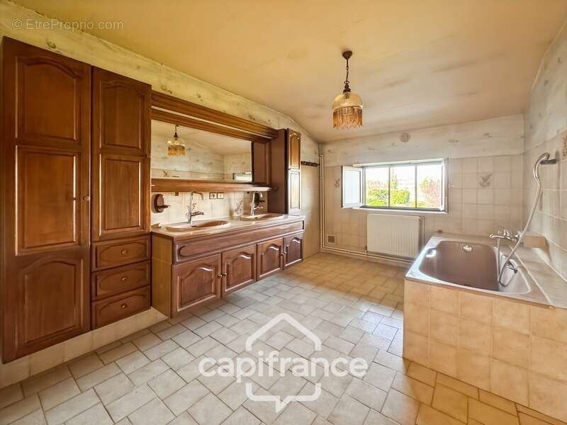 Maison à CHATEAUNEUF-SUR-ISERE