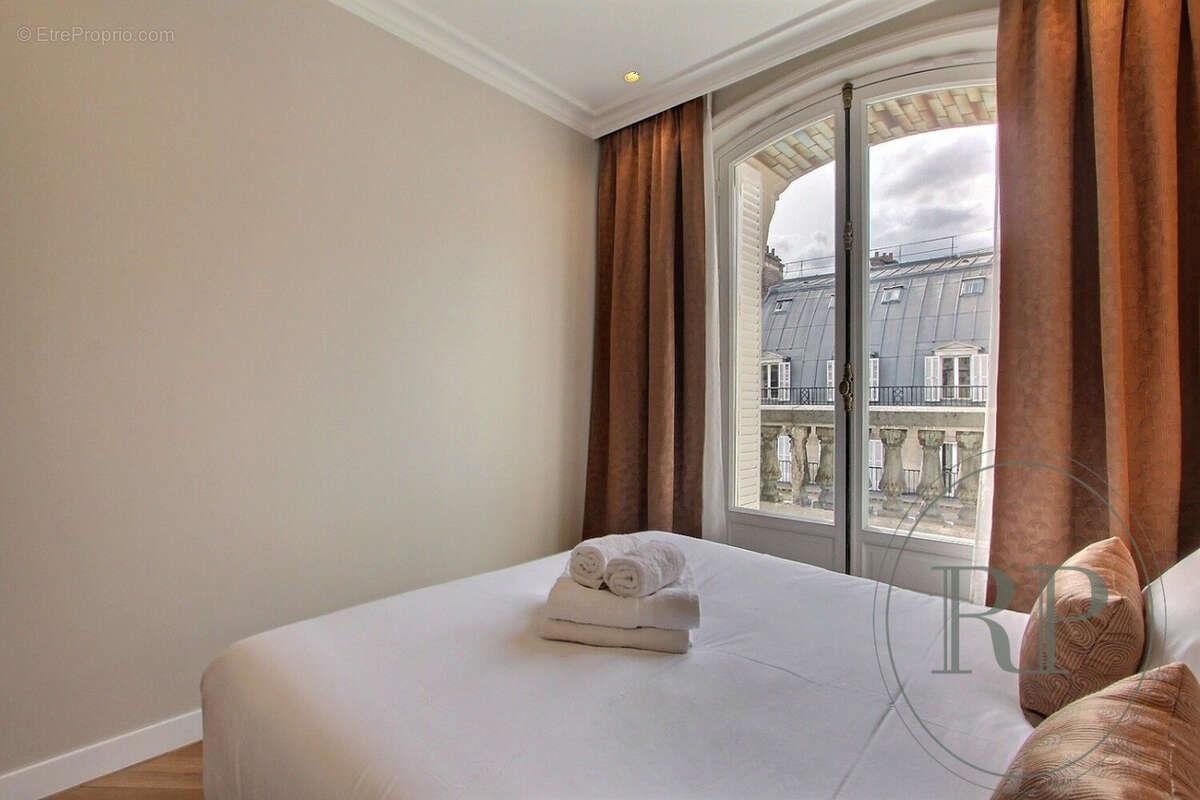 Appartement à PARIS-1E