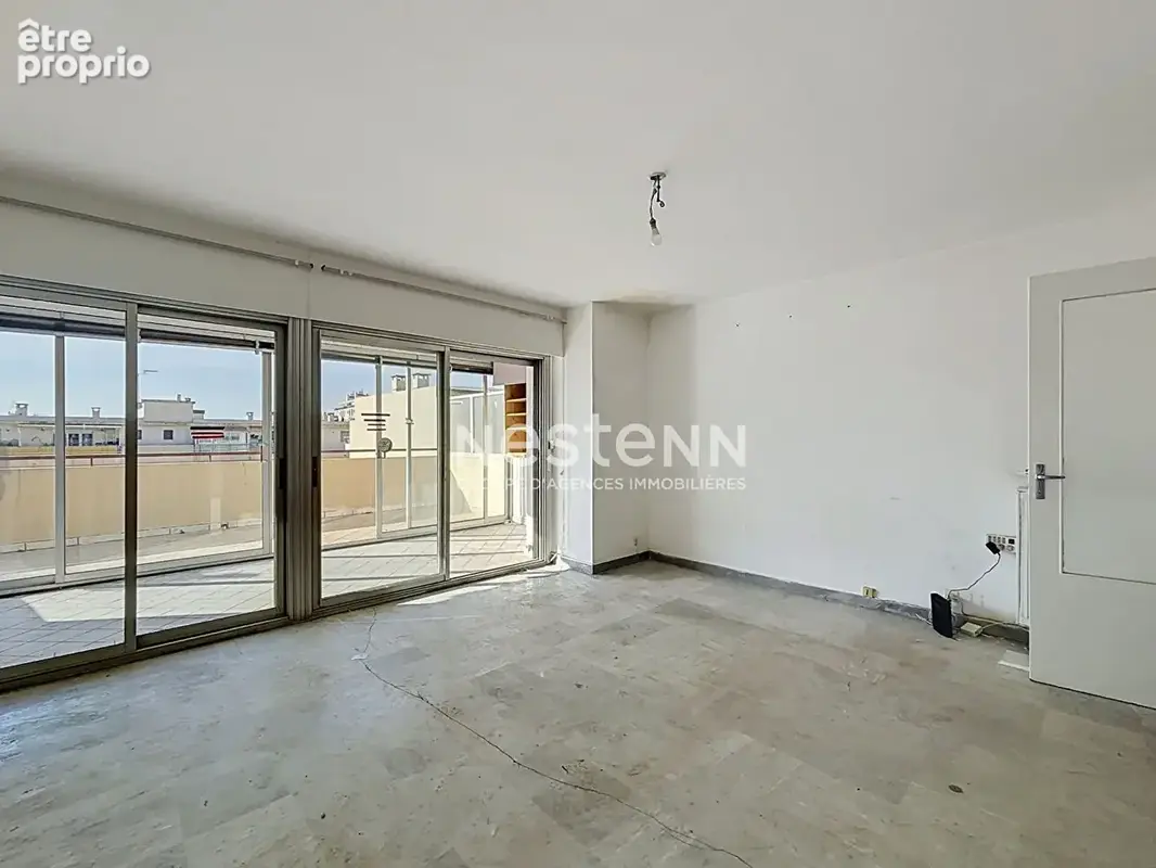 Cannes - Quartier des Anglais -  2 pièces 42 m²  - Traversant - Terrasse Sud  - à Rénover - photo 8