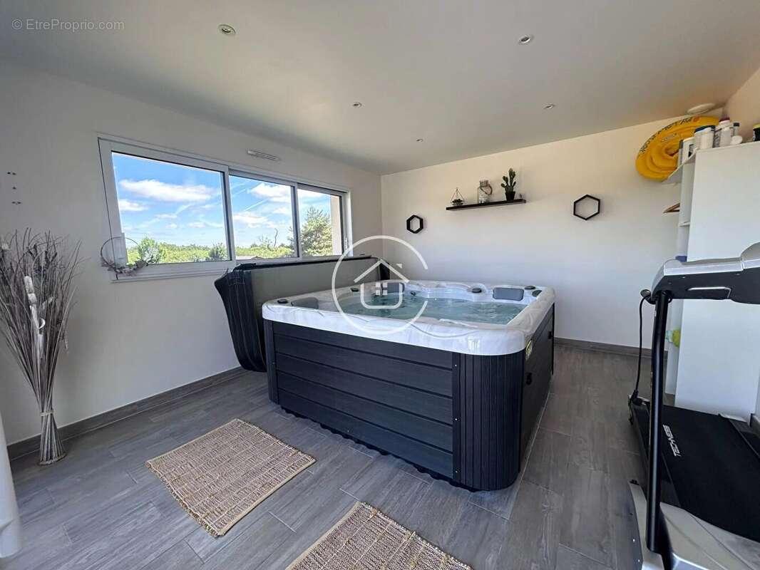 Maison à LES MONTILS