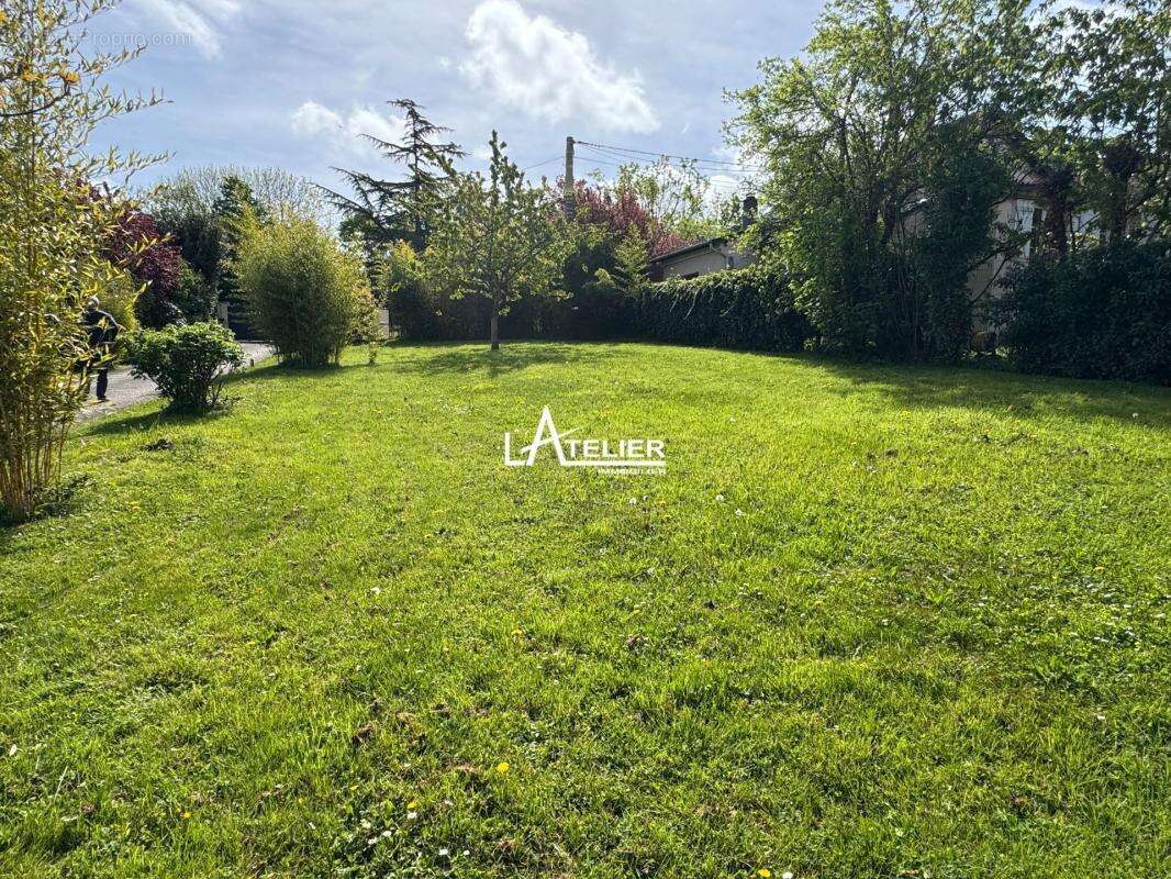 Terrain à MARLY-LE-ROI