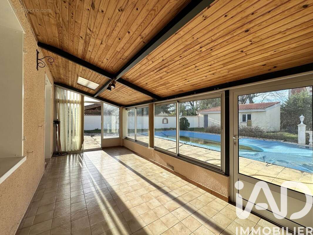 Maison 111 m² à Villeneuve-Sur-Lot  - photo 2