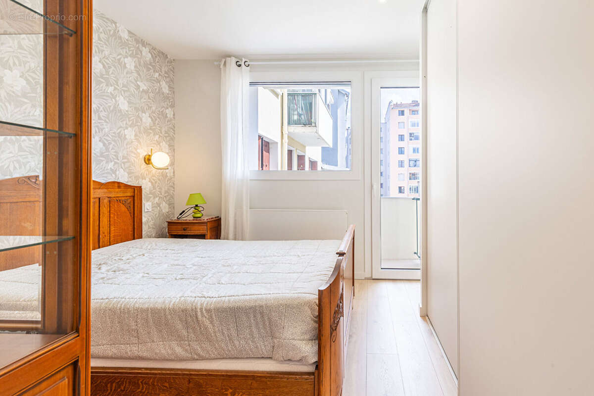 Agence immobiliere laforet - exclusivite - "pétunia" - annecy hyper-centre - appartement t3 de 63,03m² - balcons - cave - grenie - photo 6