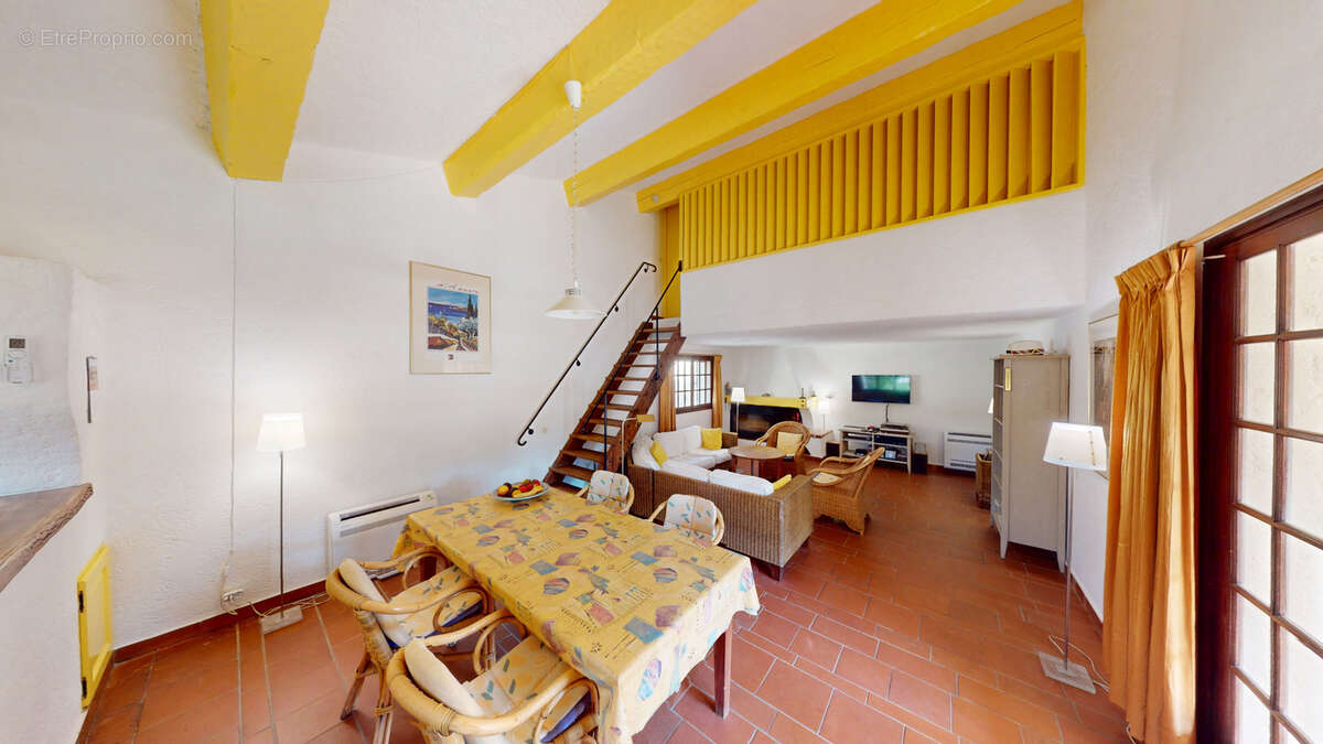 Maison à BORMES-LES-MIMOSAS