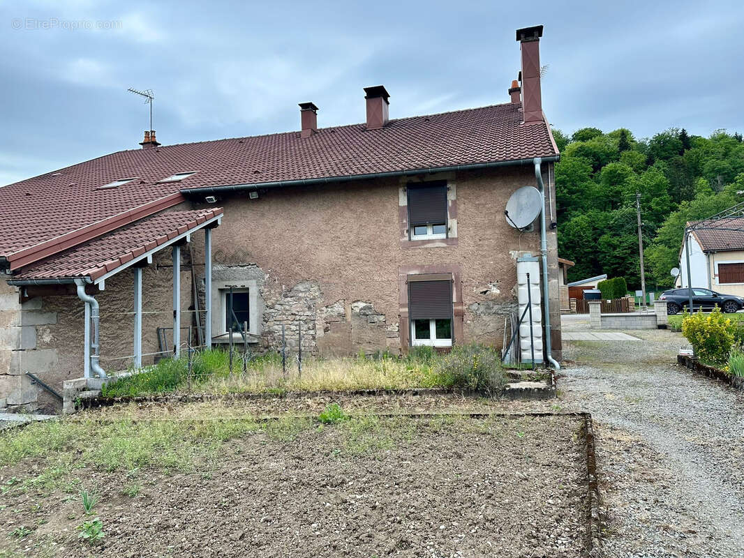Maison à RADDON-ET-CHAPENDU