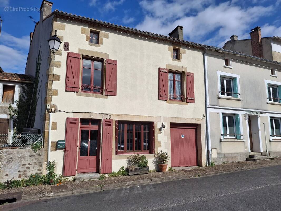 Maison à AVAILLES-LIMOUZINE