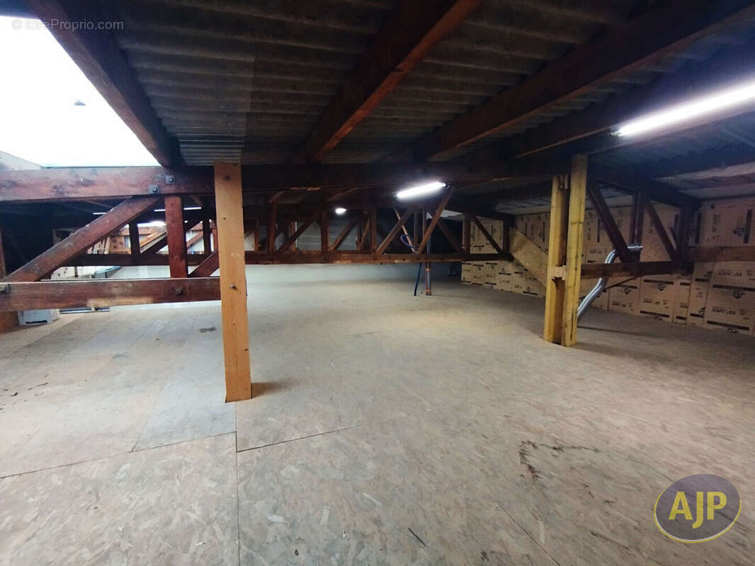 Commerce à MONTAIGU