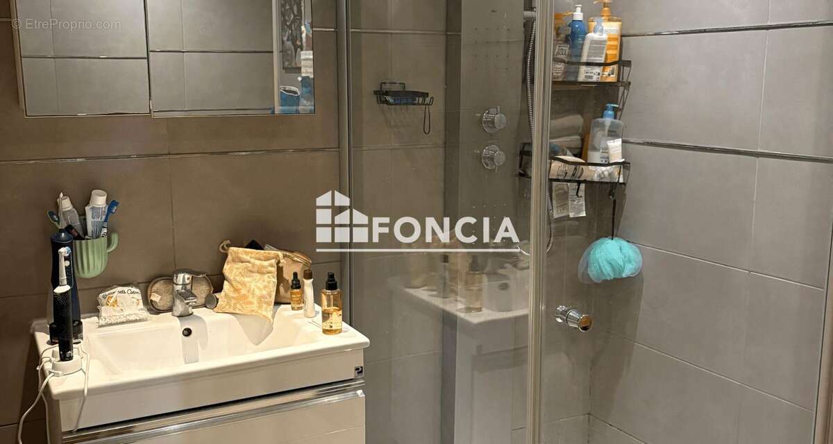 Cannes la bocca centre - grand studio de 36 m2 avec loggia et parking- residence central square - photo 6