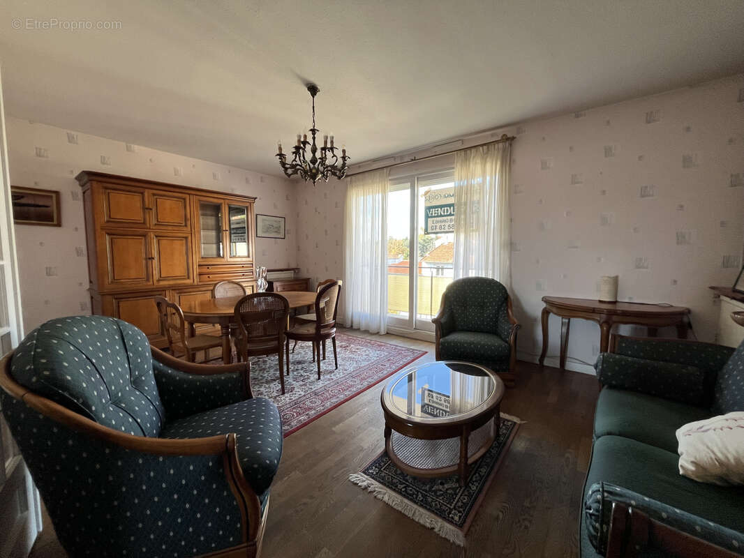 Appartement à SAINT-PRIEST-EN-JAREZ