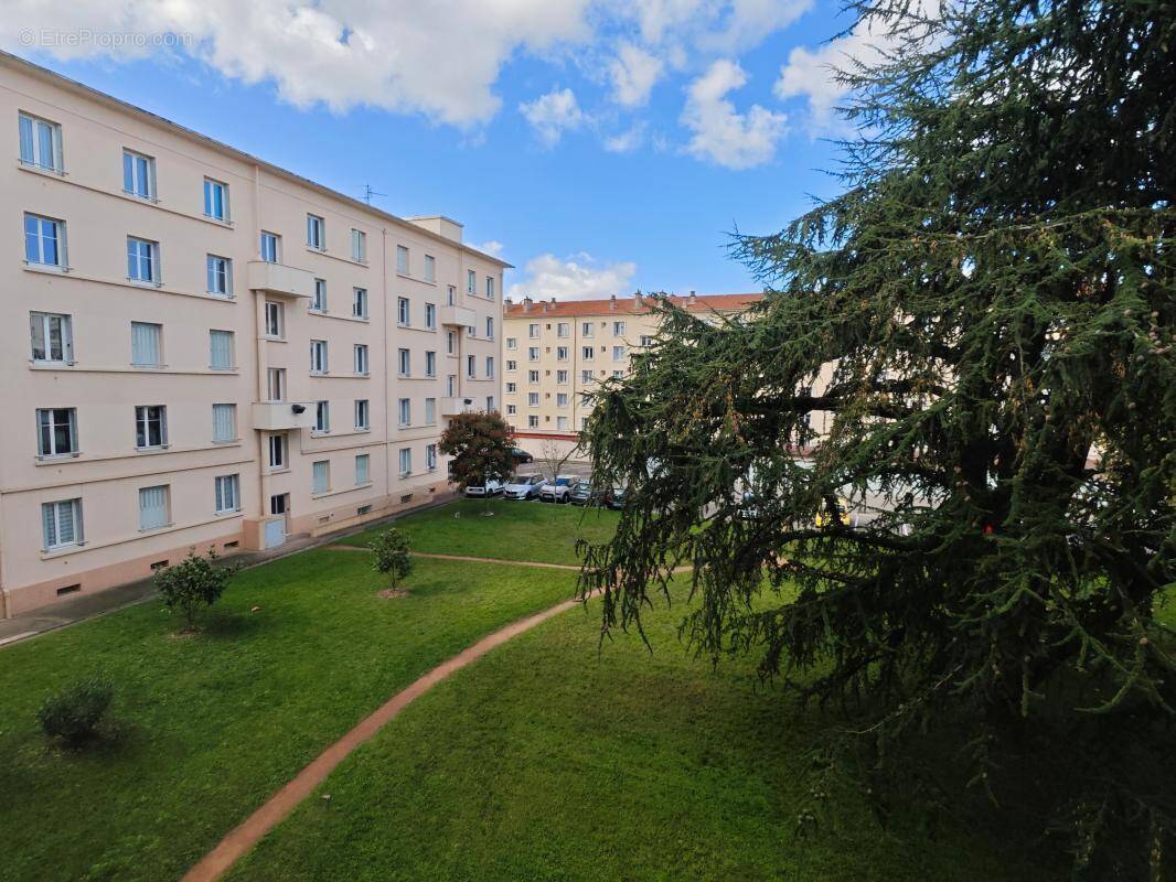 Appartement à LYON-8E