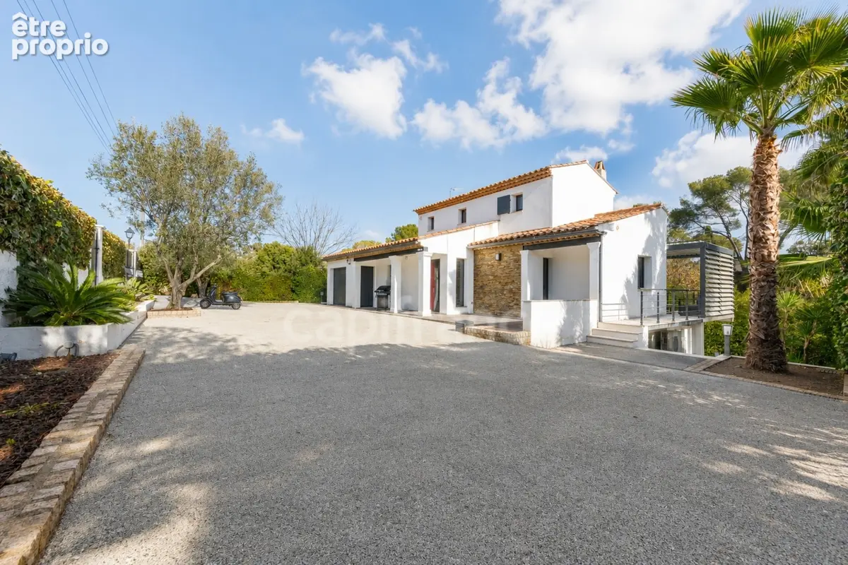 Maison à vendre 5 pièces FREJUS (83), piscine, jacuzzi, terrasses, jardin, garage - photo 11