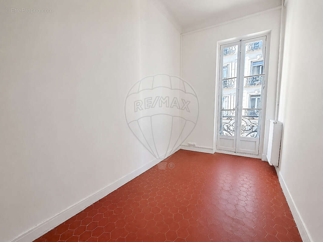 Appartement à MARSEILLE-4E