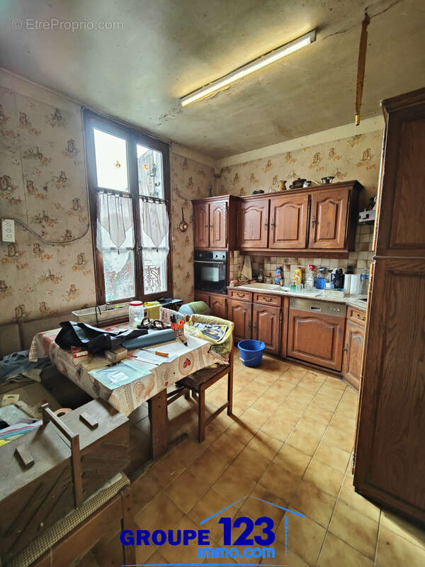 Maison avec près de 6 000 m2 de terrain   Un fort potentiel à révéler - photo 5