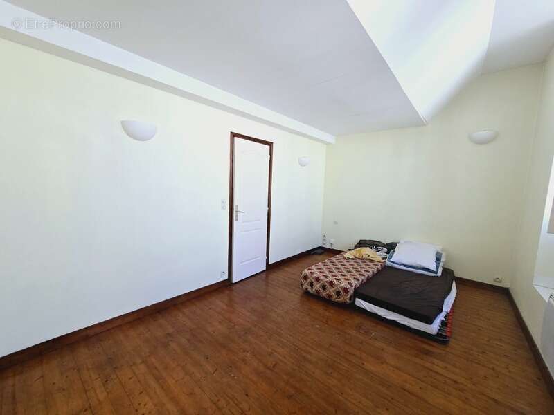 Appartement à SAINT-JEAN-D'ANGELY