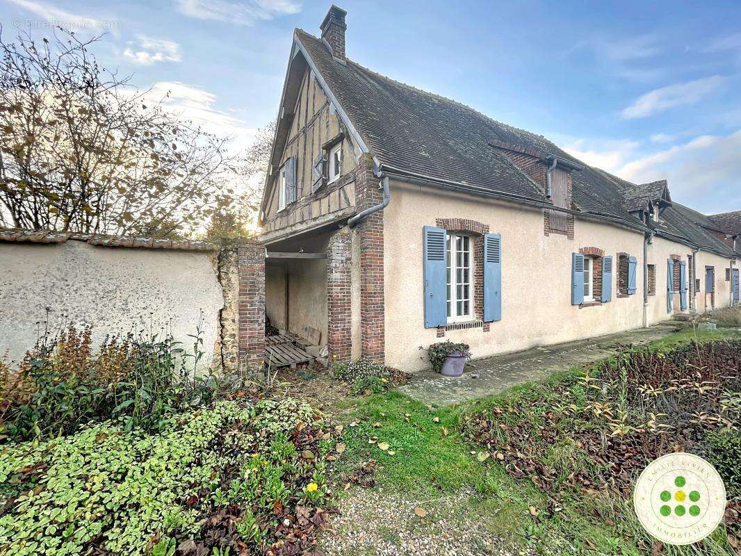 Maison à TREMBLAY-LES-VILLAGES