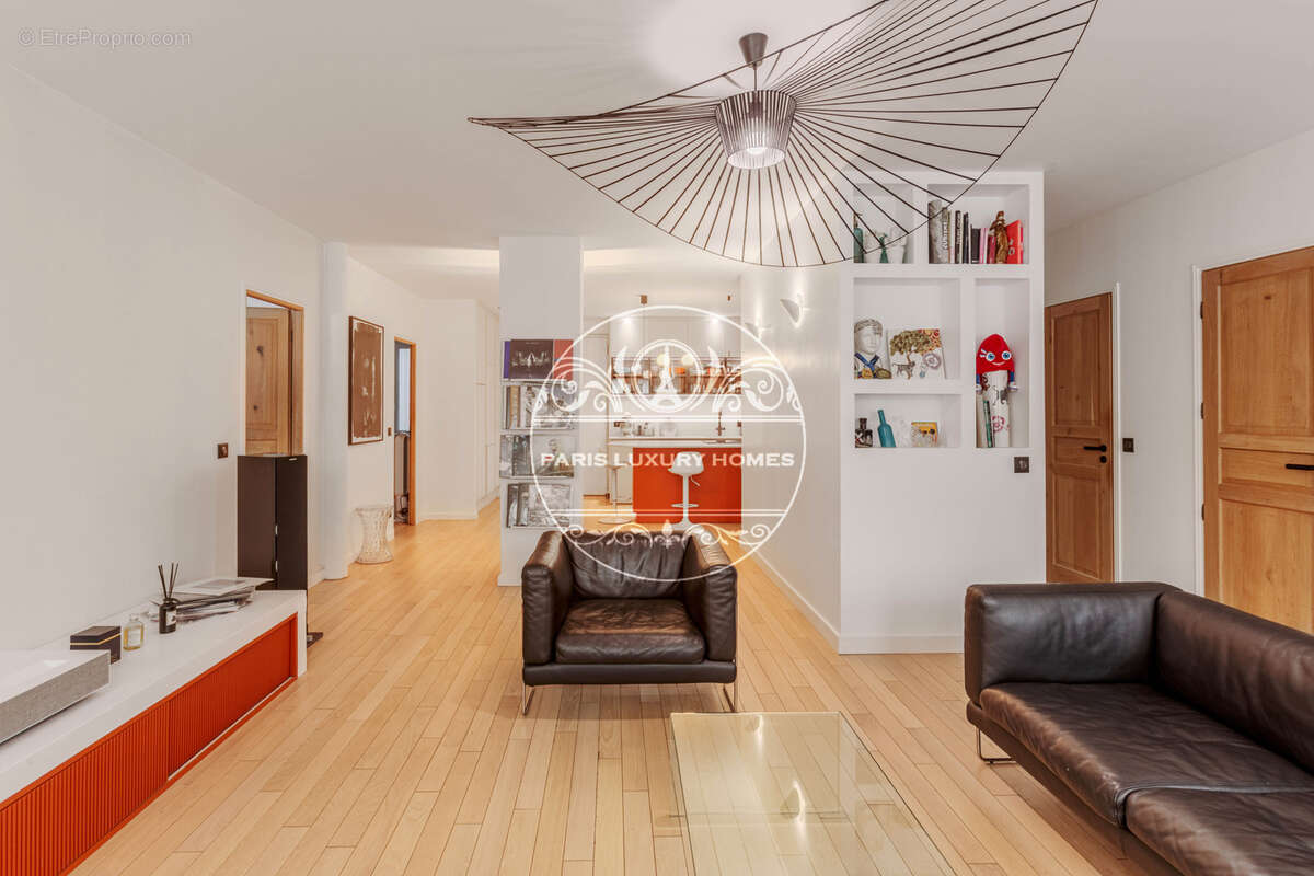 Appartement à PARIS-1E