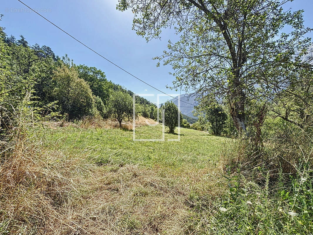 Maison à MEOLANS-REVEL