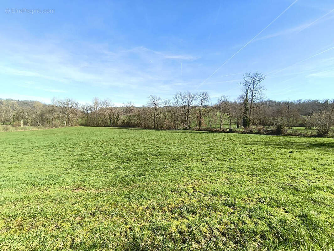 Terrain à BAGNAC-SUR-CELE