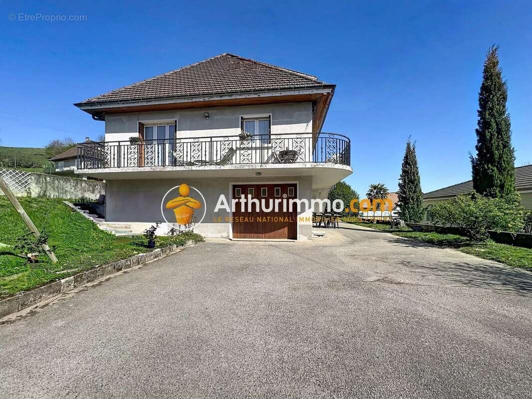 Maison à NIVOLAS-VERMELLE