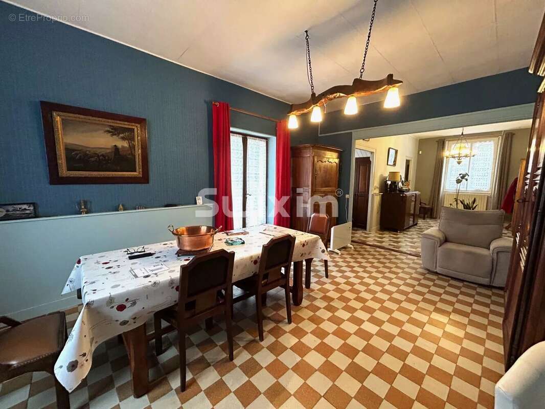 Maison à GIROLLES
