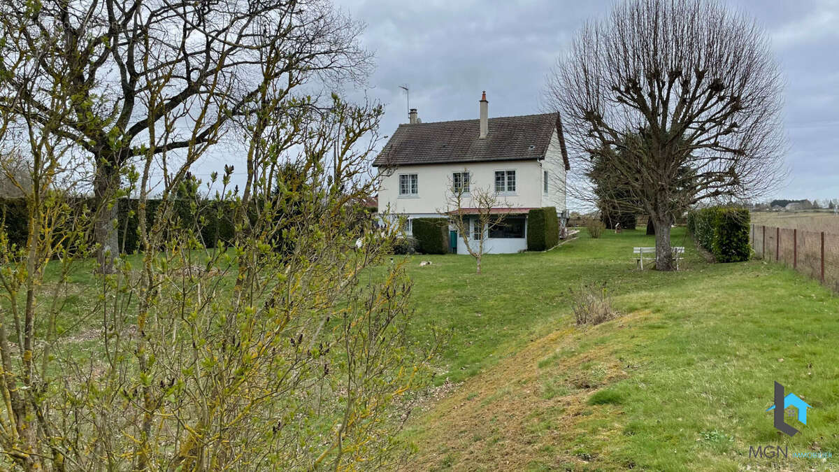 Maison à SAUMERAY