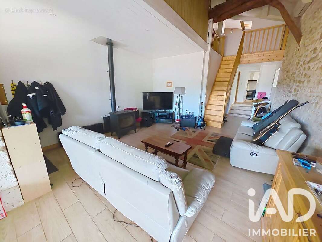 Maison 188 m² à Feuillade  - photo 4