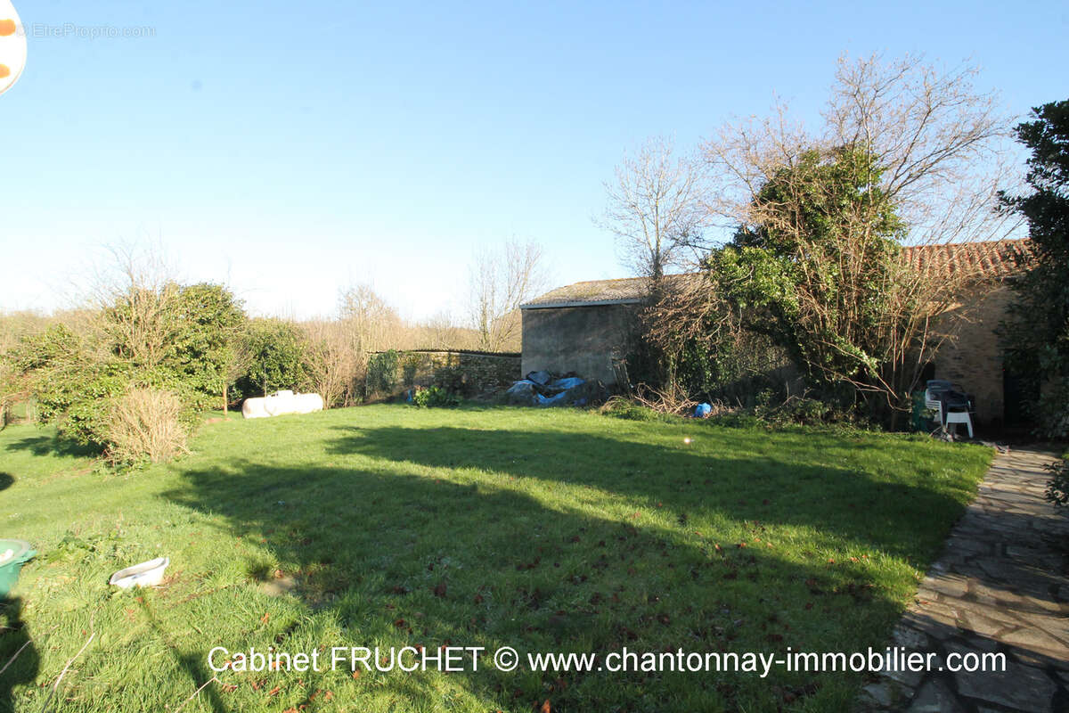 Maison à BAZOGES-EN-PAREDS