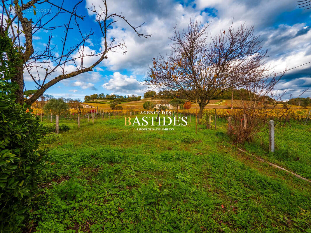 Maison à SAINT-LAURENT-DES-COMBES