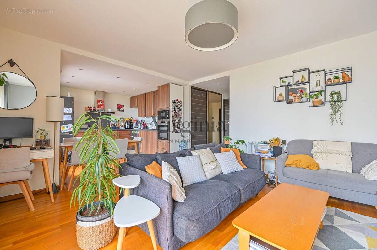 Appartement à CHARENTON-LE-PONT
