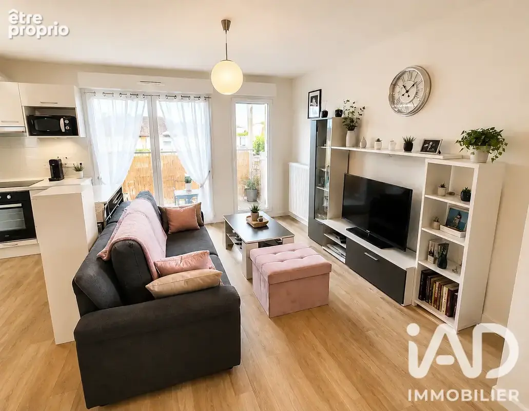 Photo 1 - Appartement à L'ISLE-D'ABEAU