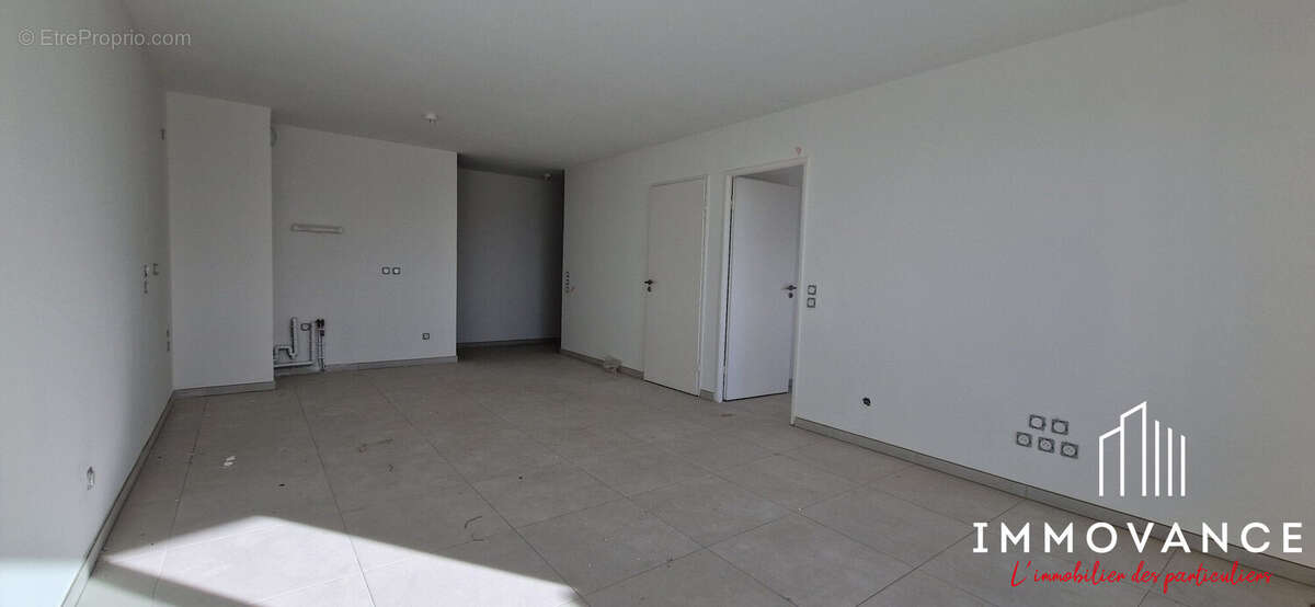 Appartement à VALERGUES