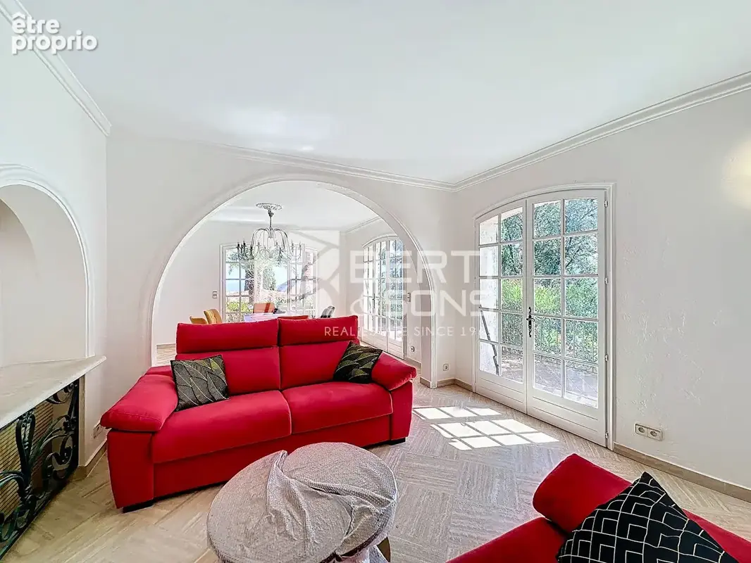 Mandelieu - secteur recherché - villa 7 pieces de 256m² avec piscine - vue esterel et mer - photo 5