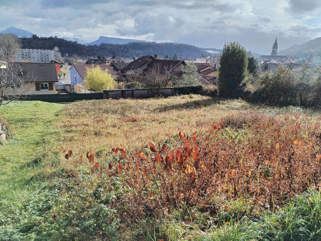 Exclusivité : Terrain 800m2 à bâtir commune de RENAGE 38140 - photo 3