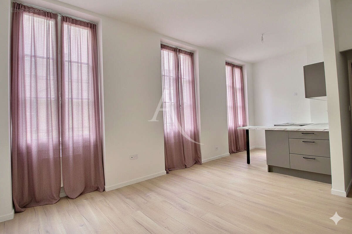 Appartement à MARSEILLE-6E