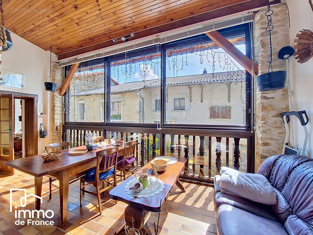 Maison de village 6 pièces 258 m2 à Revonnas avec terrain - photo 3