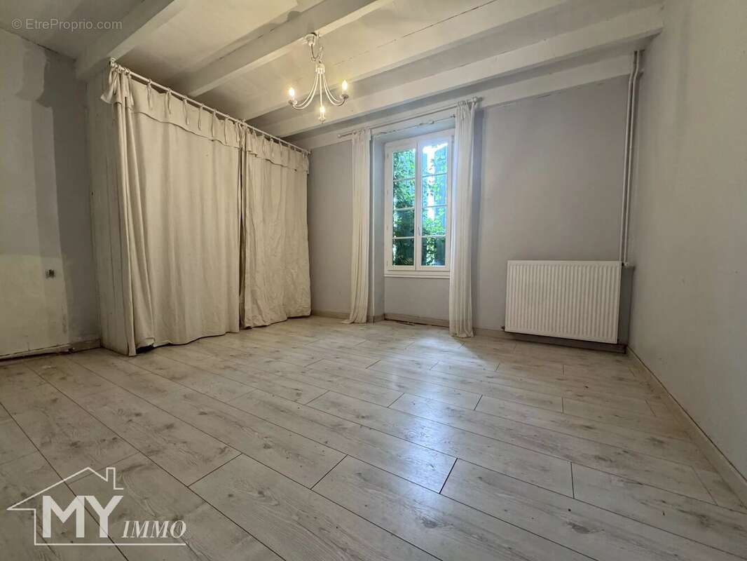 SAINT MÉARD DE GURÇON – Maison en pierre avec grange - photo 10