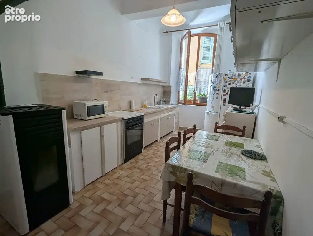 AUPS, charmant appartement situé au premier étage avec remise. - photo 3