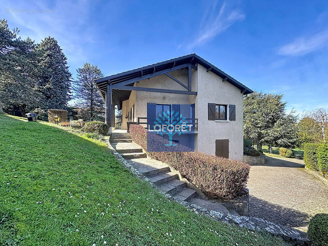 Maison à SAINT-GENIS-LAVAL