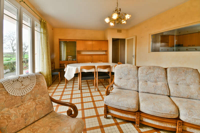 Maison à SAINT-JEAN-D'ANGELY