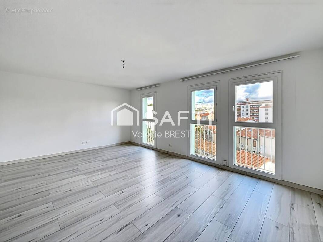 Photo 1 - Appartement à MARSEILLE-4E