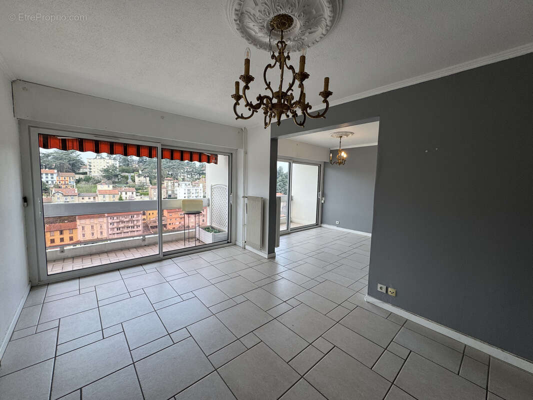 Appartement à SAINT-ETIENNE