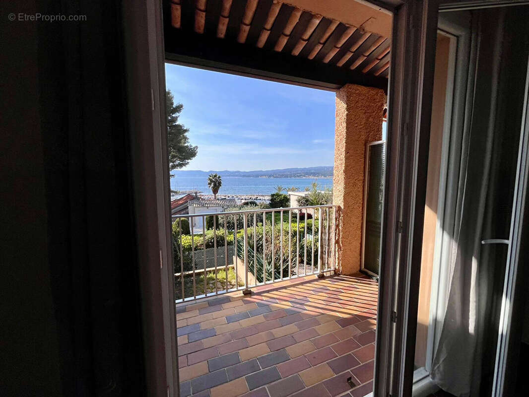 Appartement à SAINT-CYR-SUR-MER