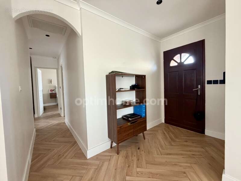 Villa de plain-pied entierement renovee – piscine – garage – aigues-mortes - photo 5
