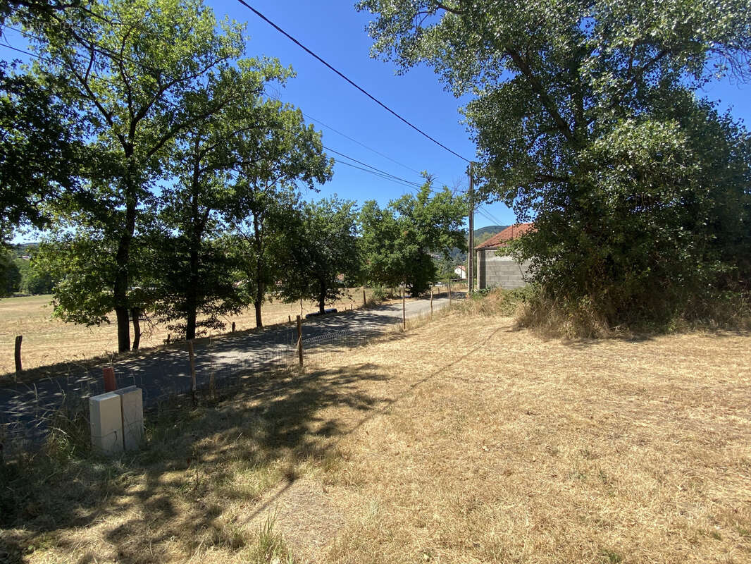 GOURDON Terrain constructible de 645 m2 en bord de Loire - photo 2