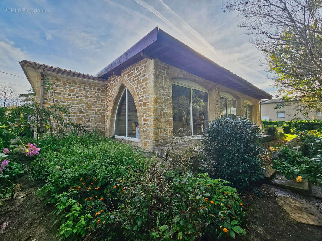 Maison à BONNAC-LA-COTE