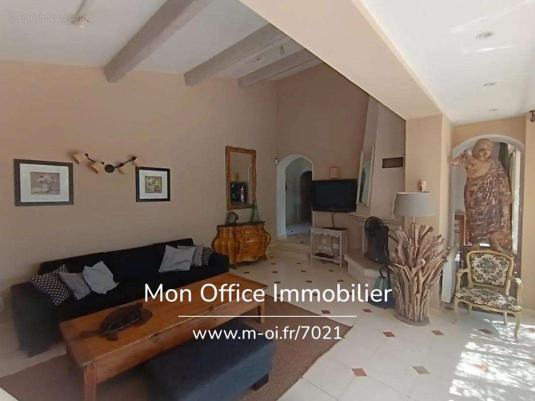 Référence : 7021-les. - villa provençale avec jardin et garages dans les hauteurs de grimaud - photo 8