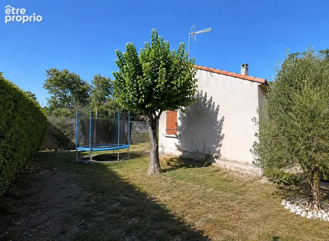 Pélissanne   Villa de 92 m2 5 pièces avec 4 chambres et jardin de 429 m2 - photo 2