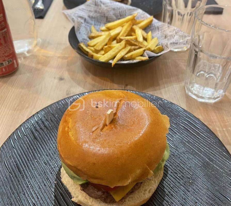 Commerce à PARIS-6E